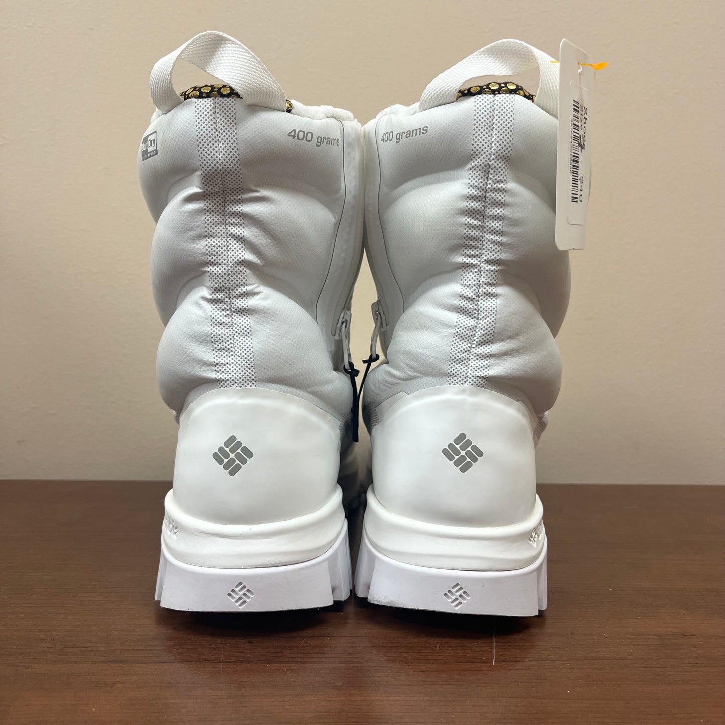 Size 7 White Columbia Snowtrot Boots