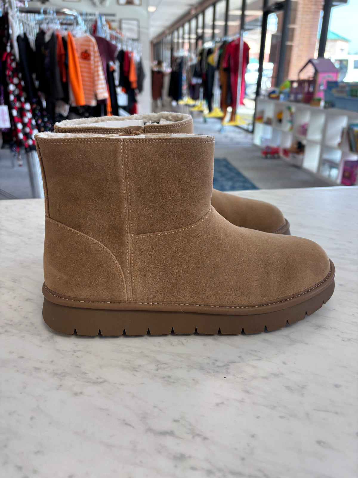Universal Thread boots size 8