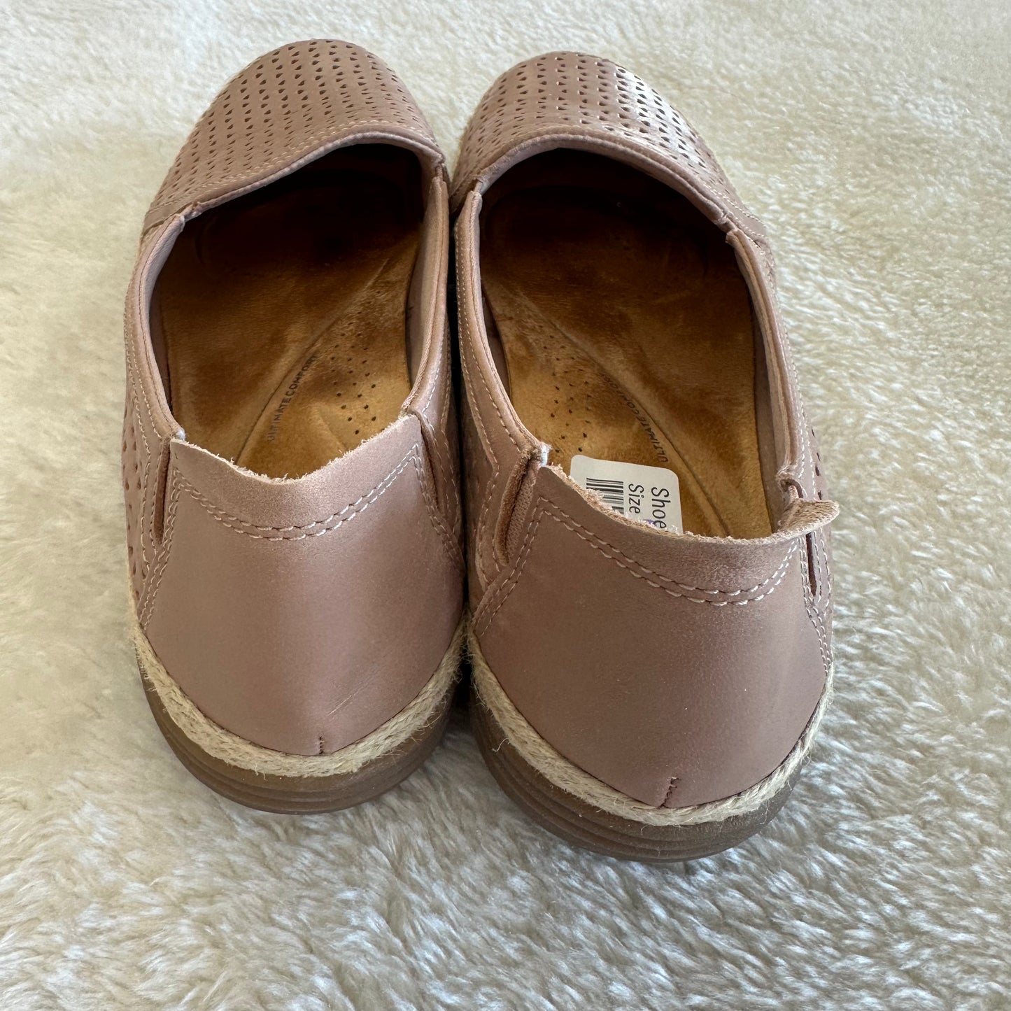 Clark’s 8.5 Beige Elaina Ruby Slip On Shoes