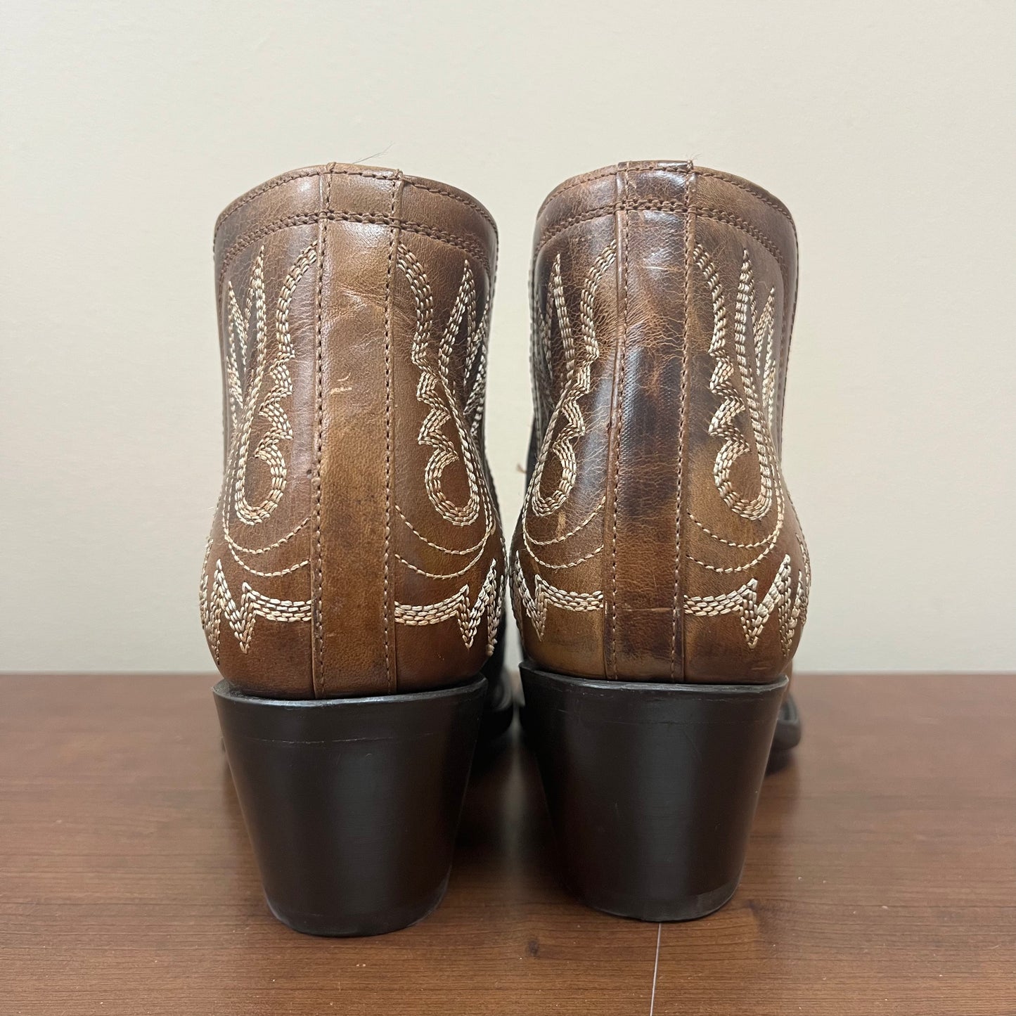 Size 6 Ariat Dixon R Toe Western Boots