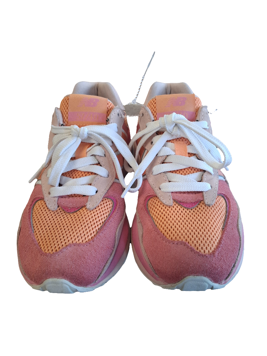 New Balance 57/40 VDay girls size 3.5 sneakers