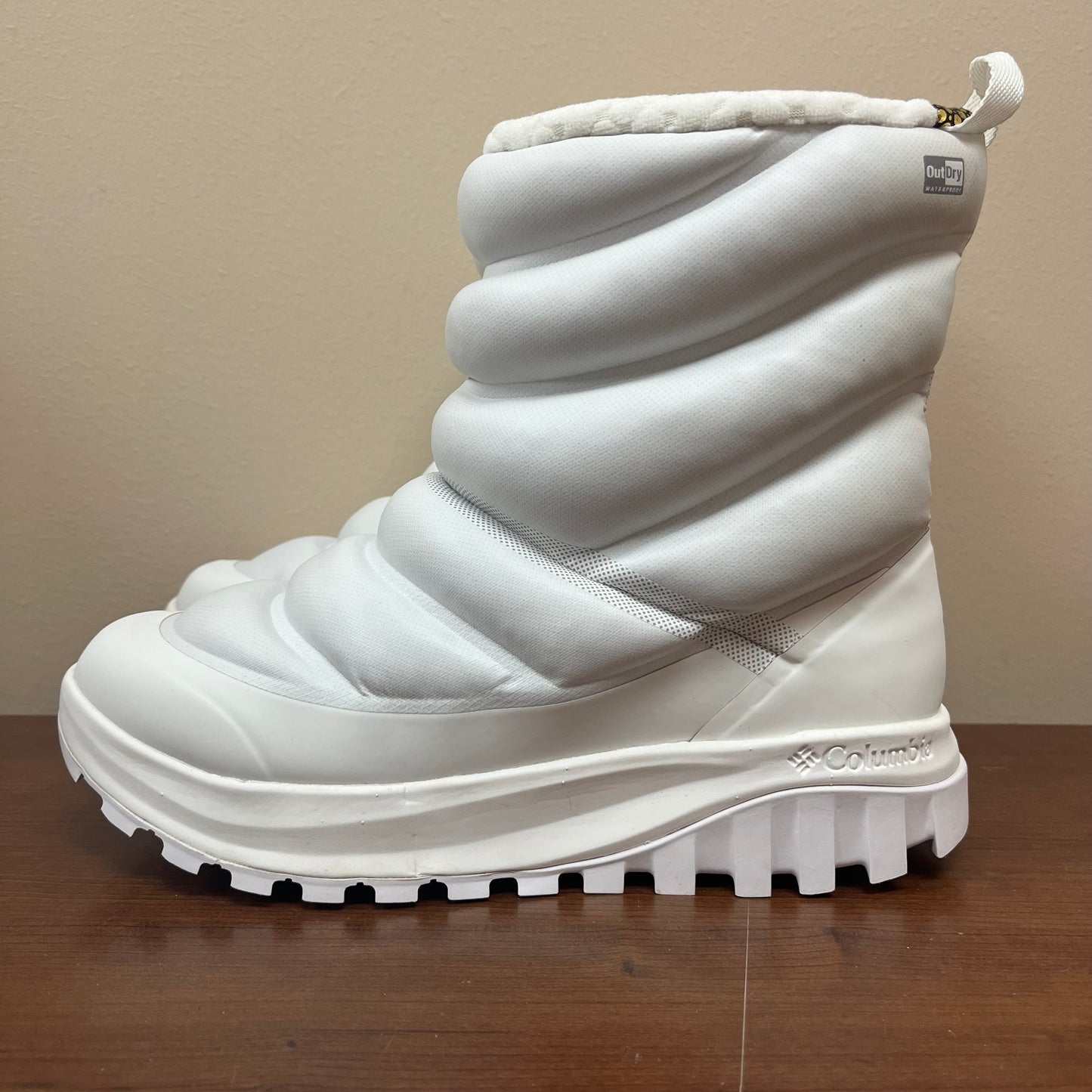 Size 7 White Columbia Snowtrot Boots