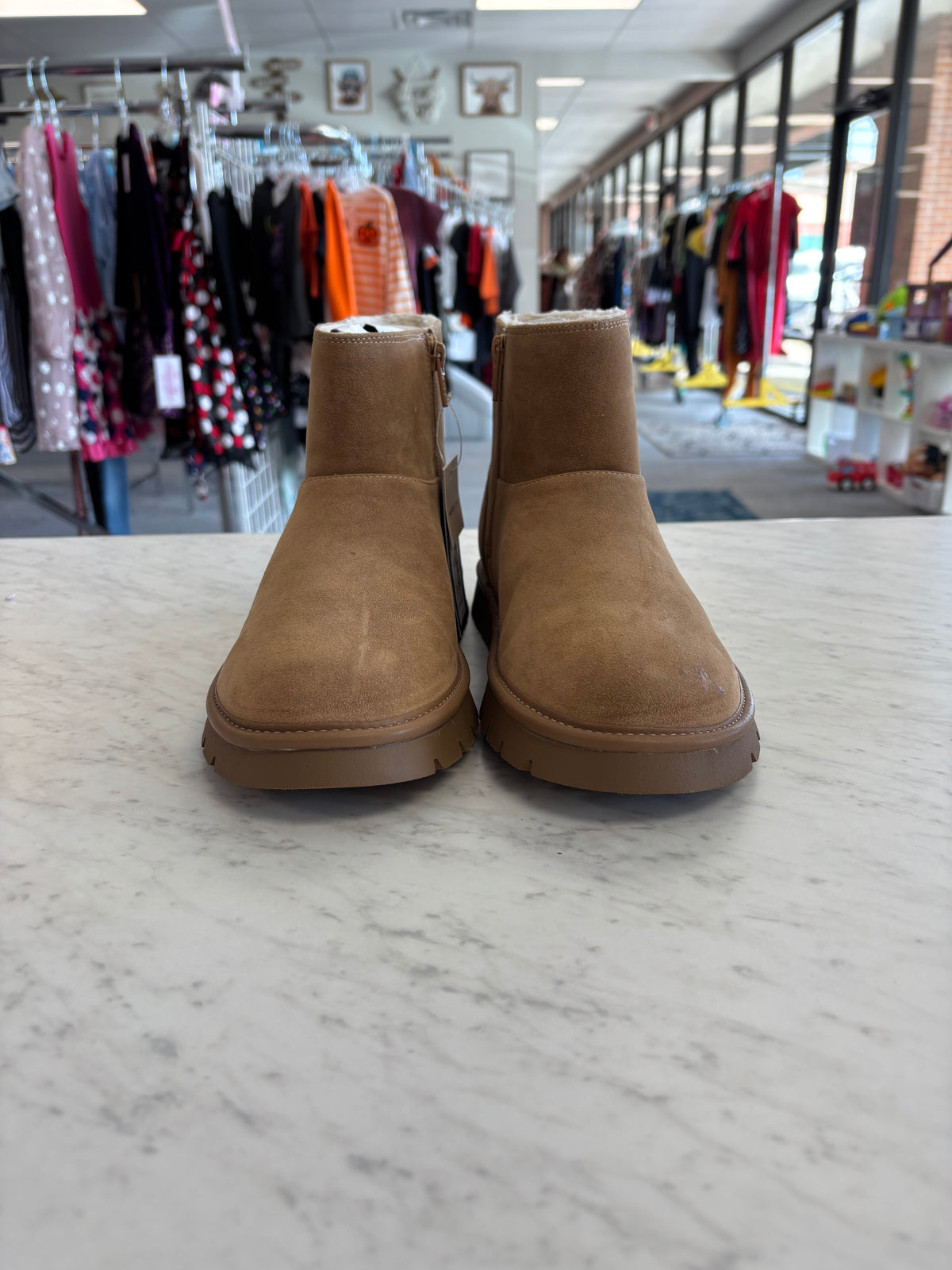 Universal Thread boots size 8