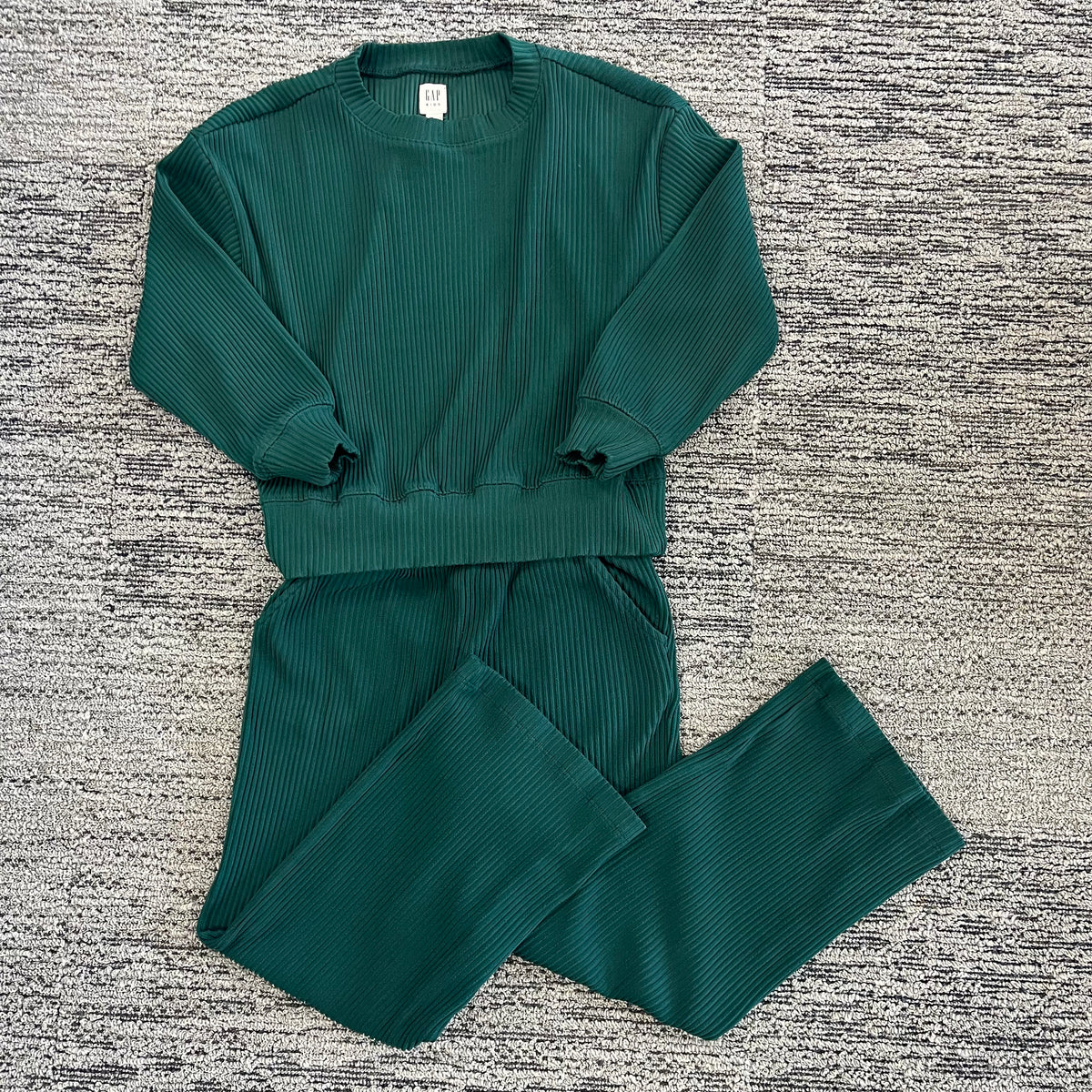 Gap Kids Size 6/7 Green Set