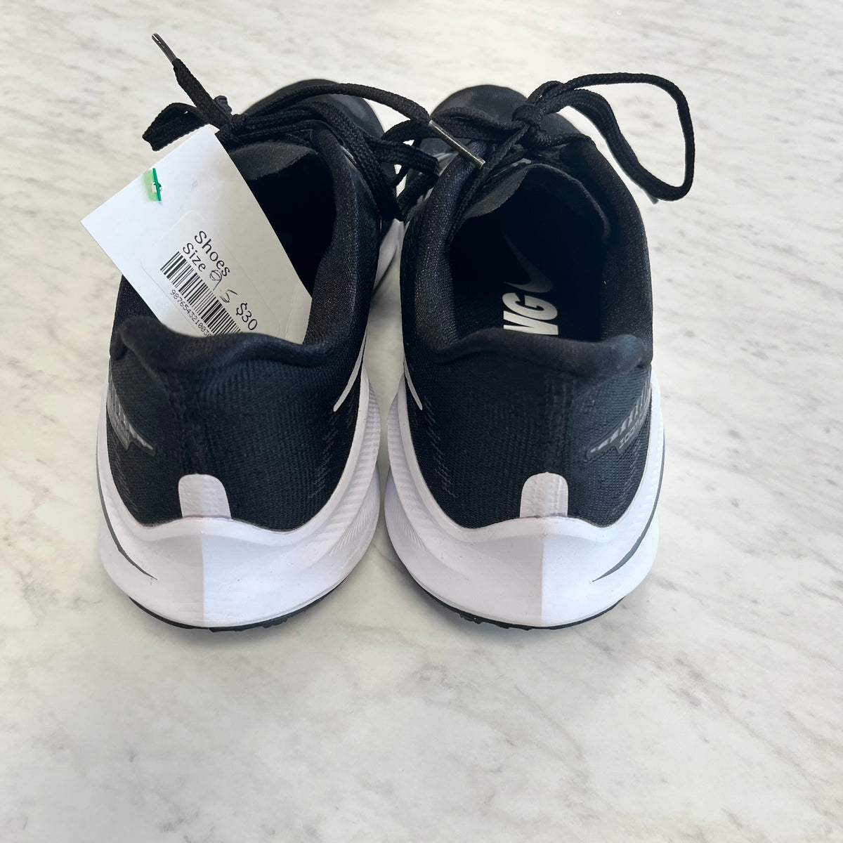 Size 9.5 Black Nikes