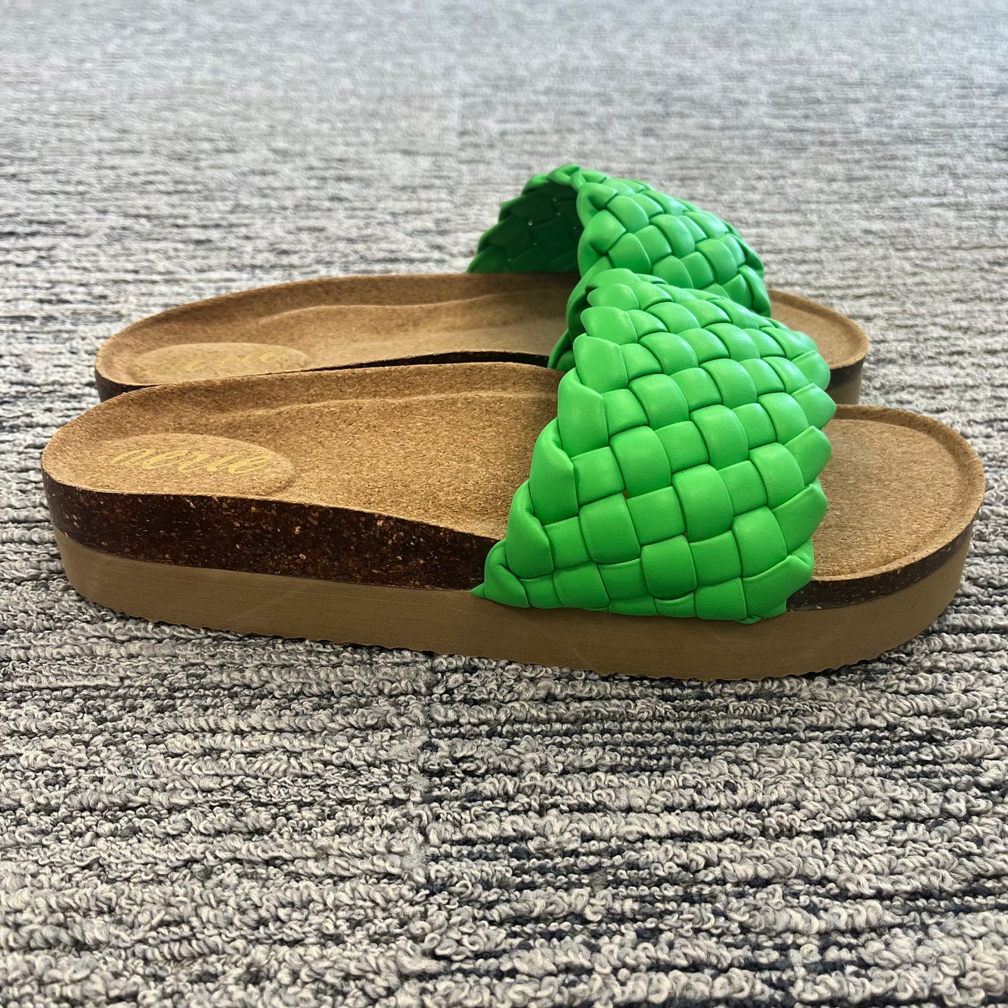 Size 9 Green Aerie Sandals