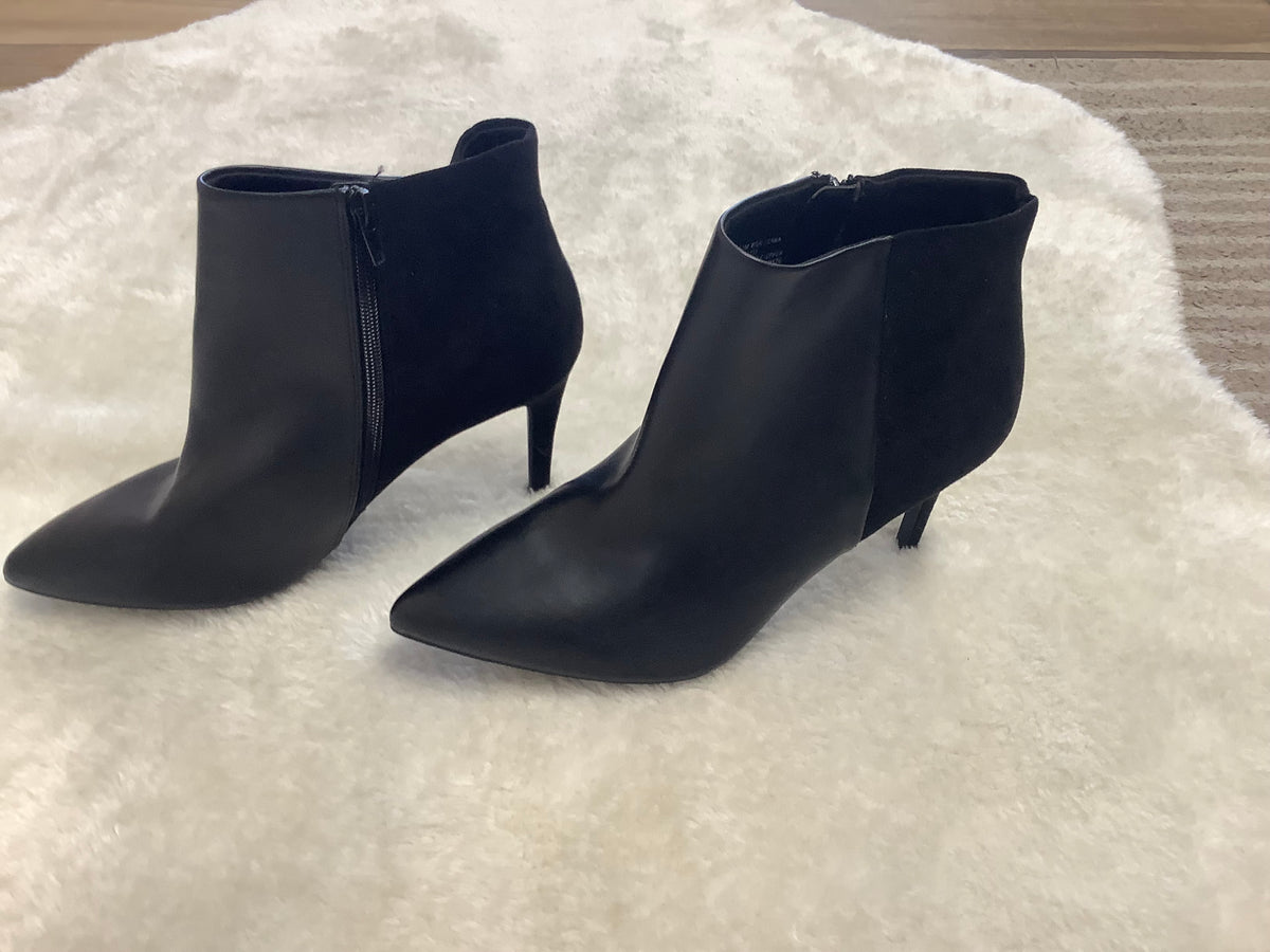 Black heeled boots