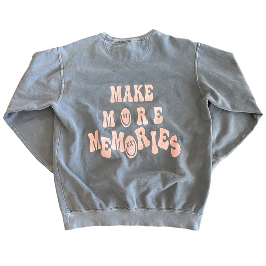 Comfort Colors M “Happy Daze” “Make More Memories” Blue Sweatshirt