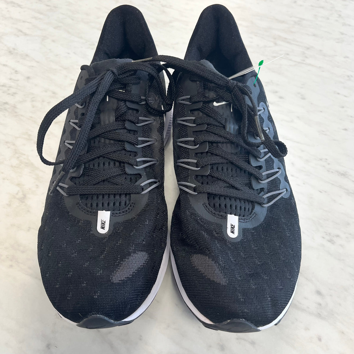 Size 9.5 Black Nikes
