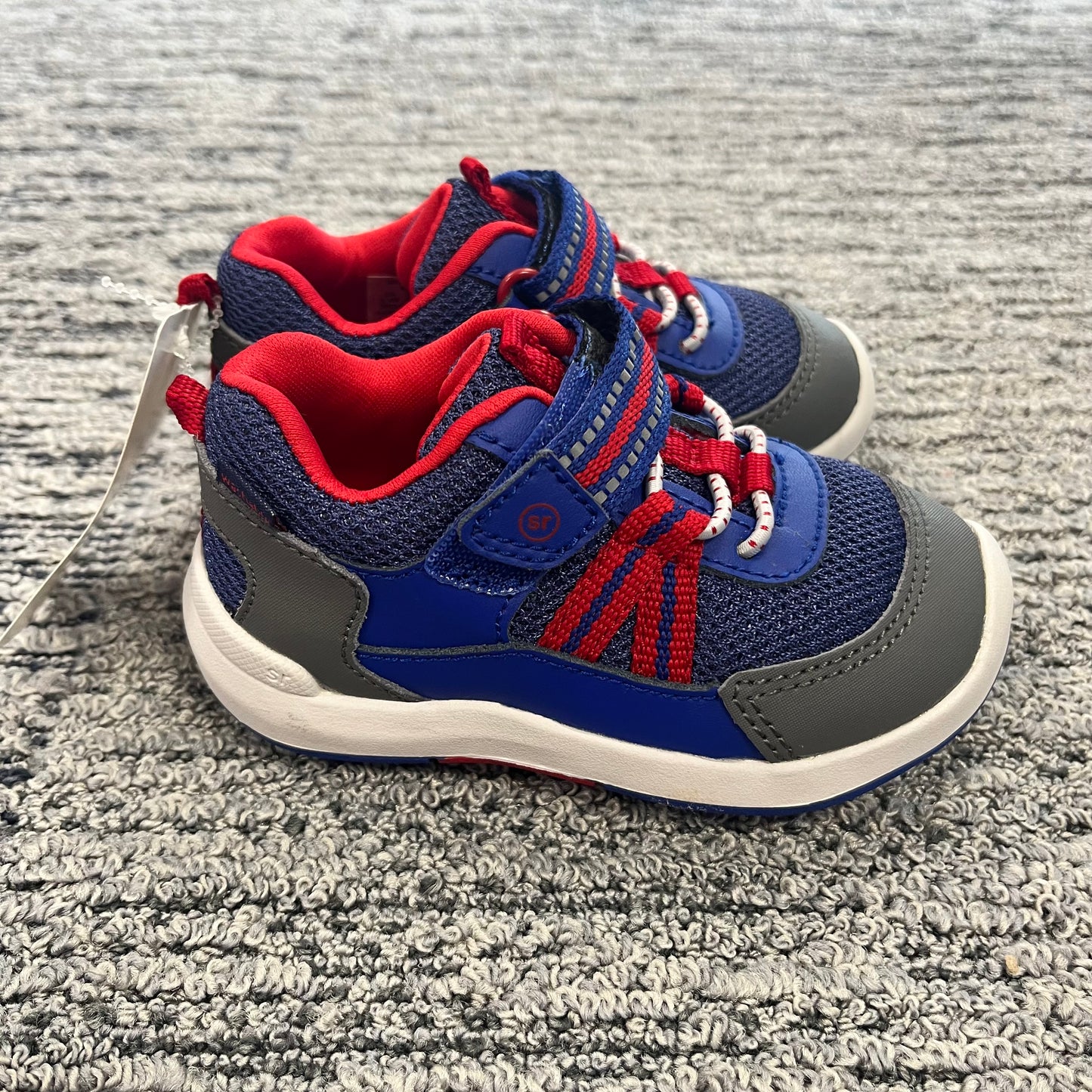Boys Size 5.5 Stride Rite Shoes Like New!