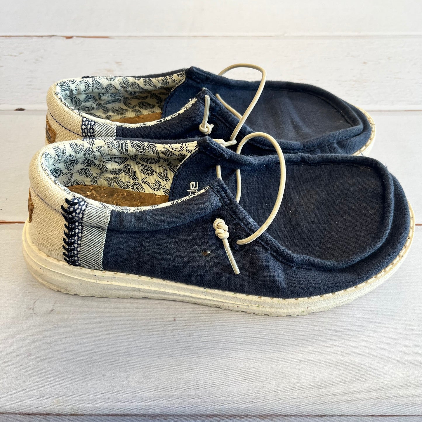 Boys Size 4 Hey Dudes