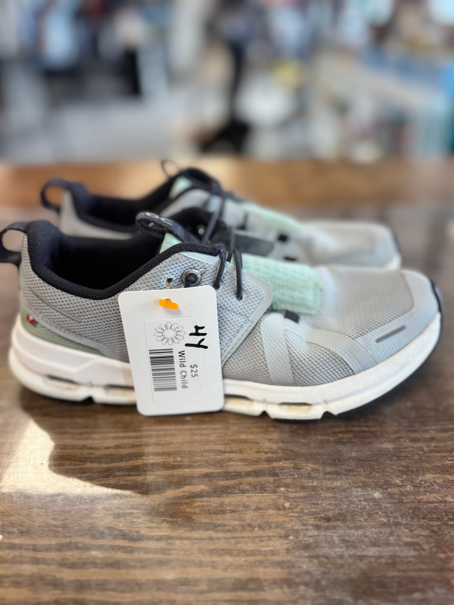 KIDS- Girls OnCloud Size 4