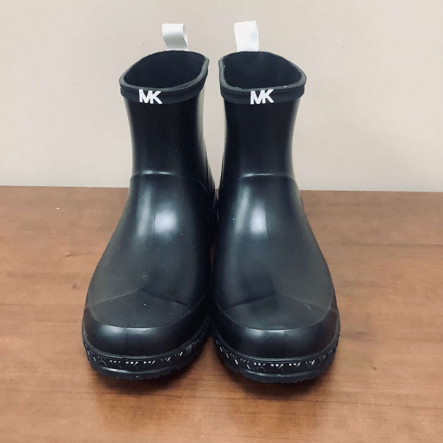 Michael Kors size 9 short rainboots