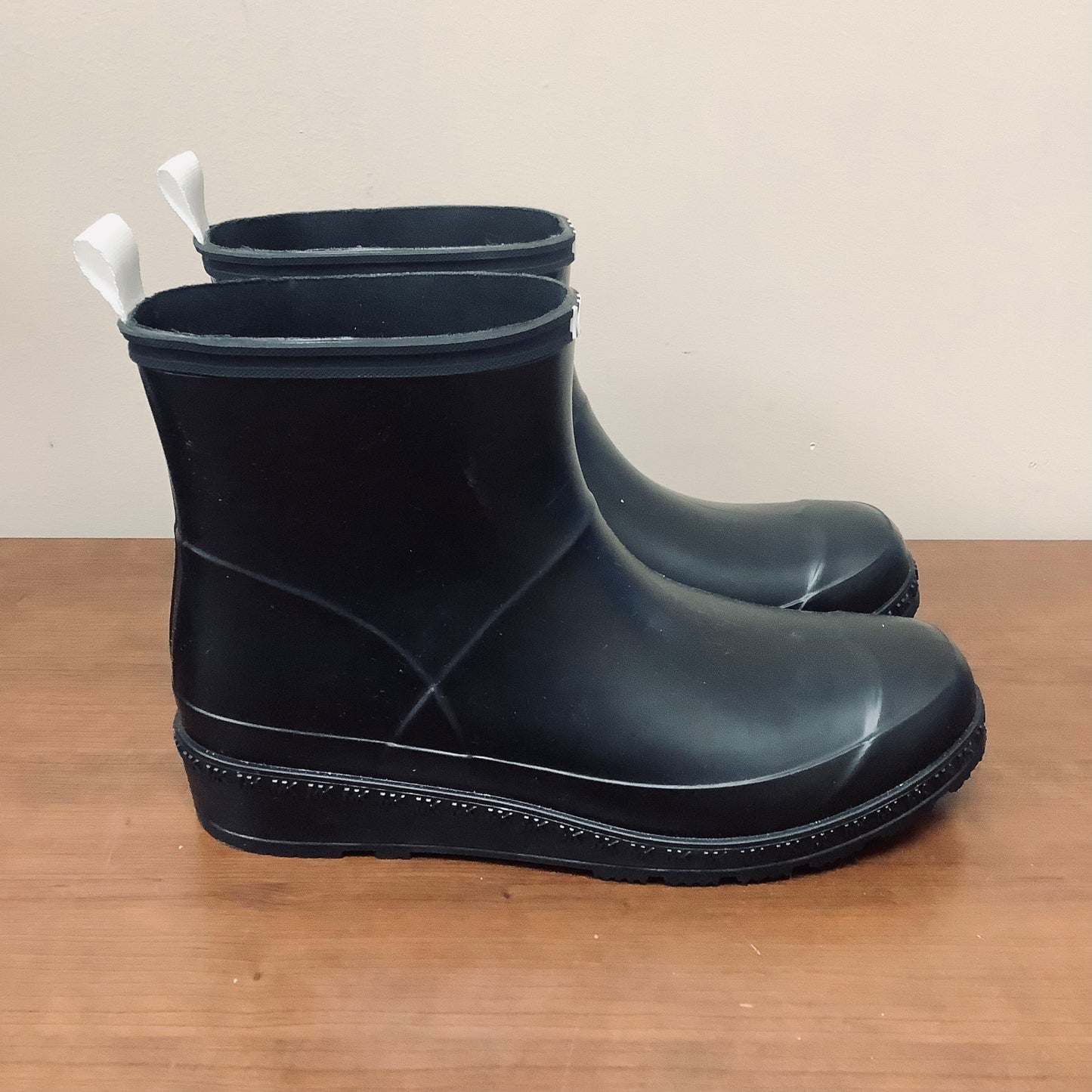 Michael Kors size 9 short rainboots