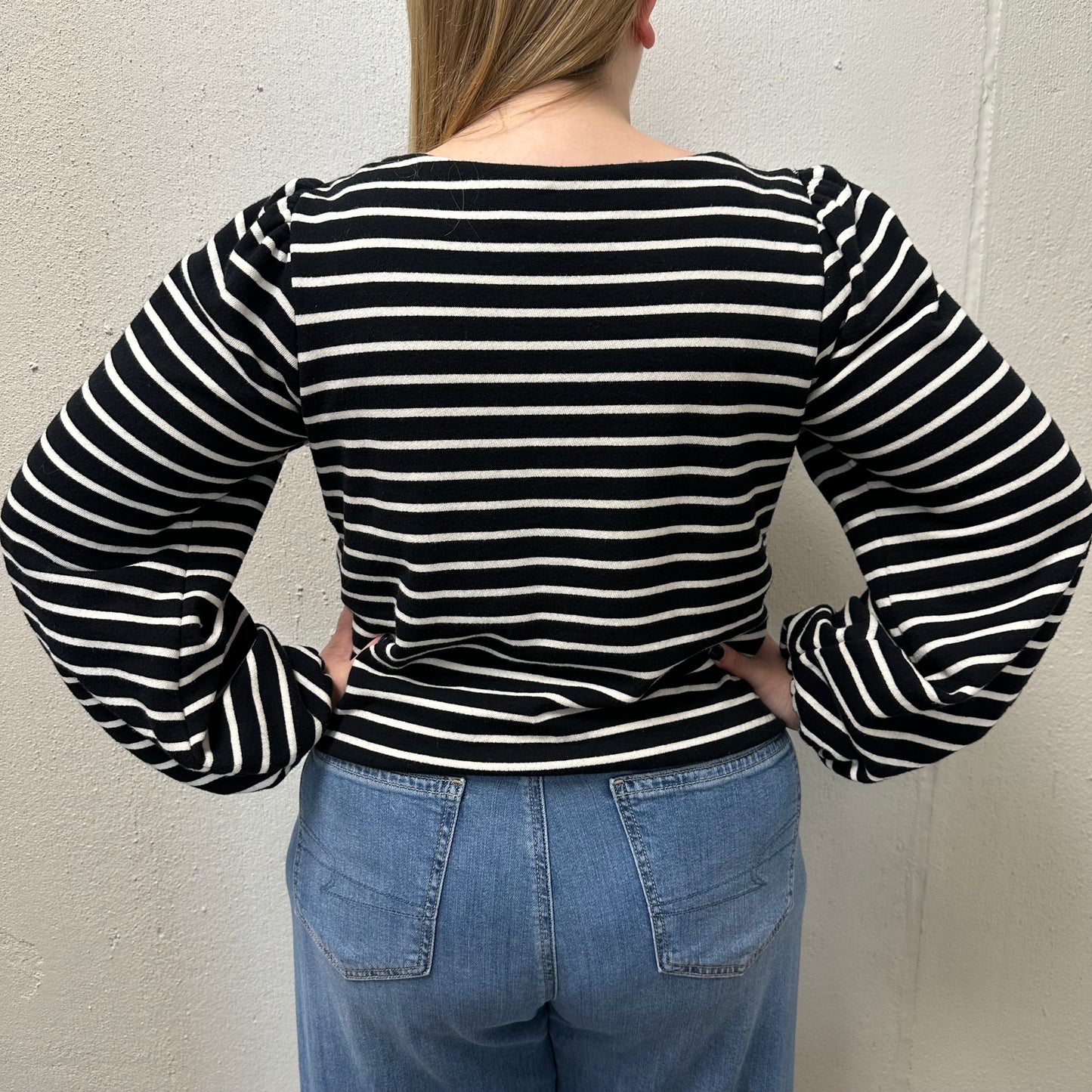 Karen Kane L Black/White Striped Boat Neck Top