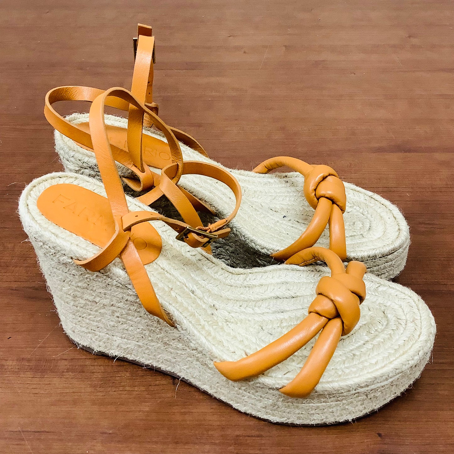 Farm Rio size 8 knot wedge sandal