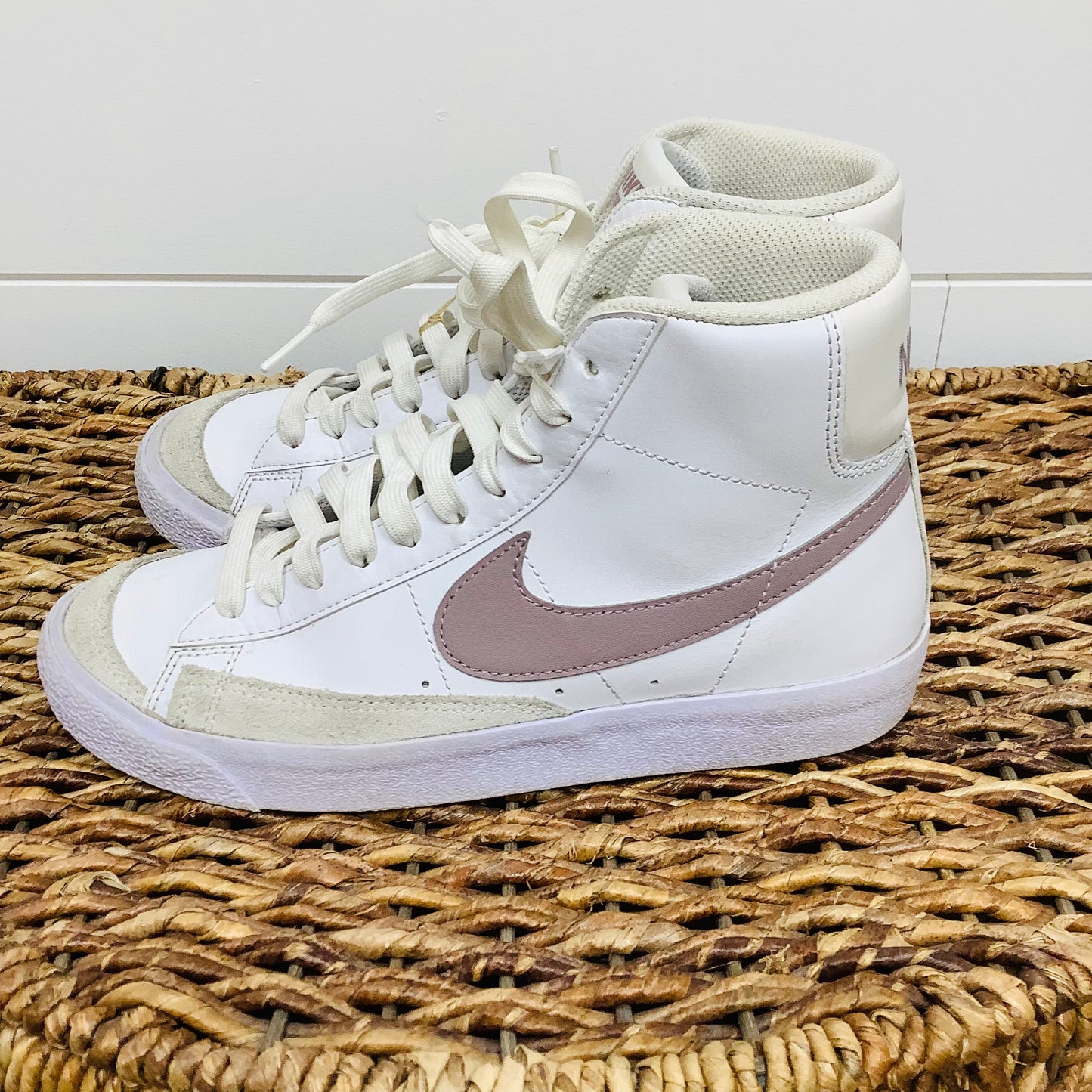Nike Kids Blazers size 5.5Y white/pink