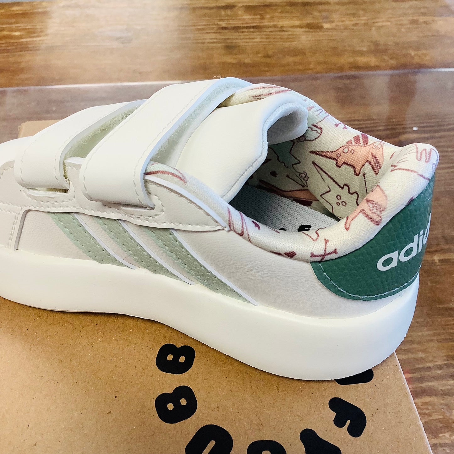 Kids Adidas size 7.5 Grand Court Dino