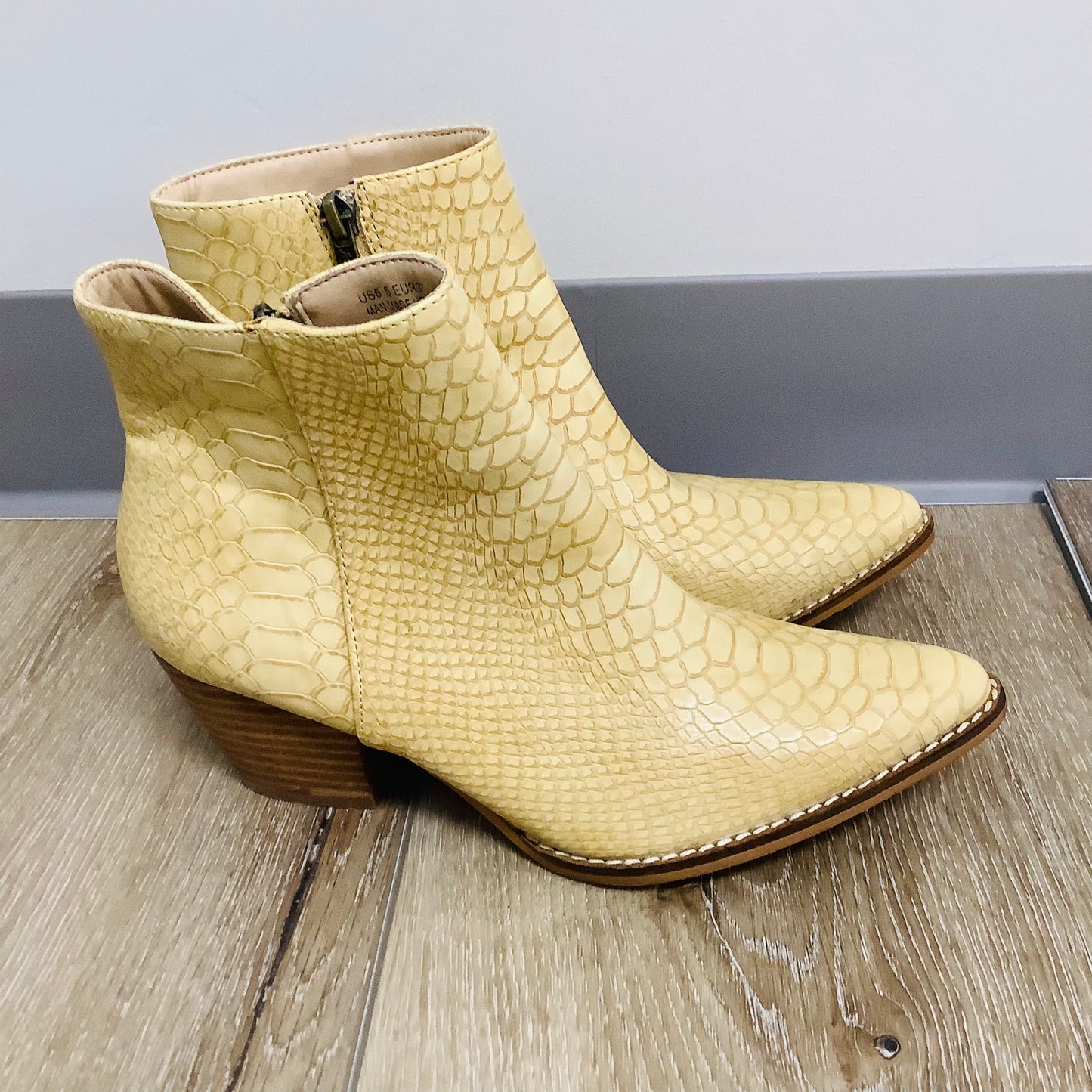 Arider Girl size 6.5 cowgirl booties