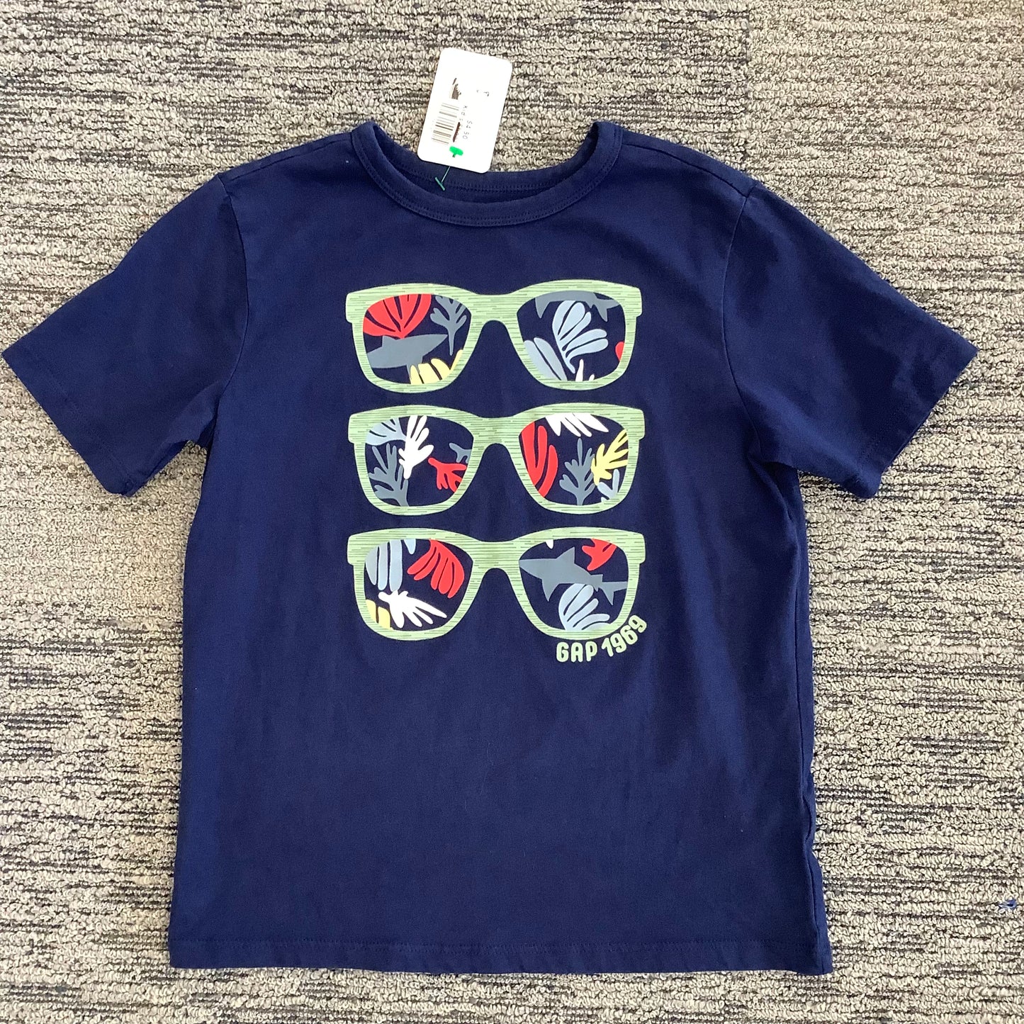 Kids Gap size 8 sunglasses tee
