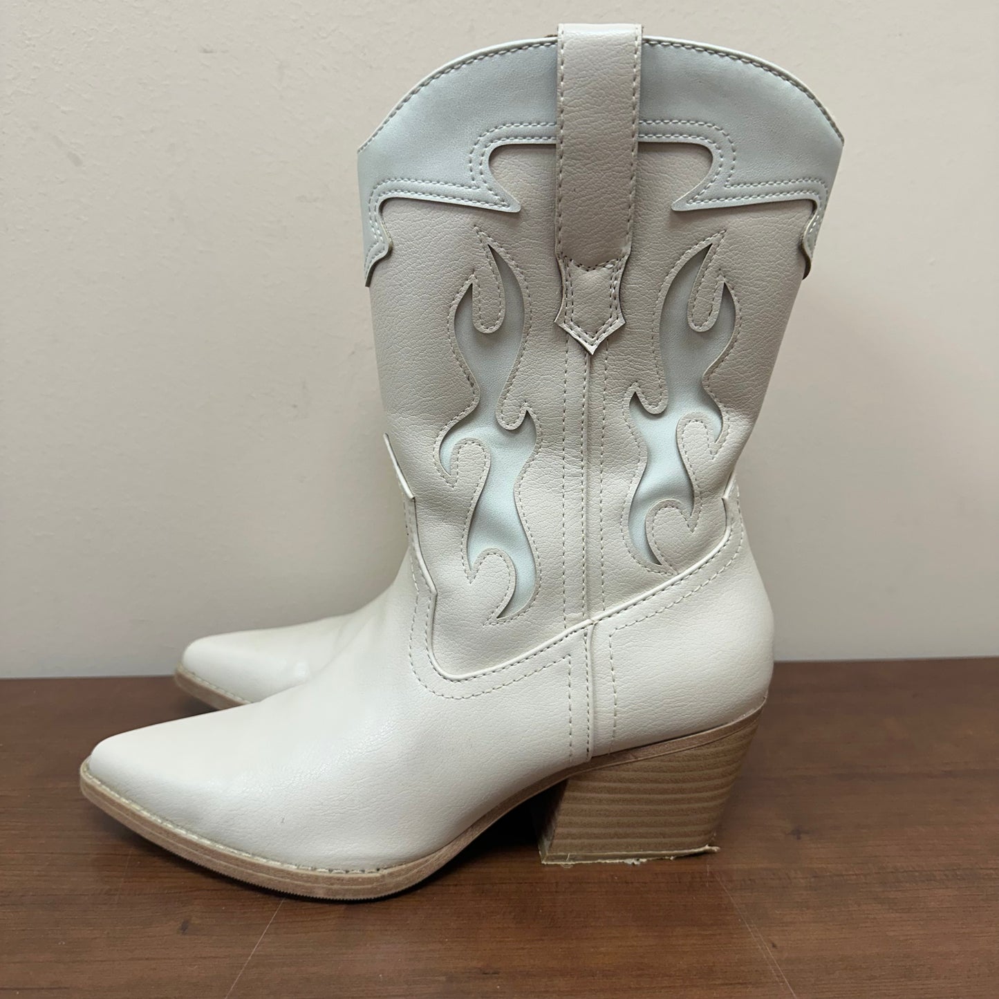 Universal Thread 7.5 Cowgirl Boots