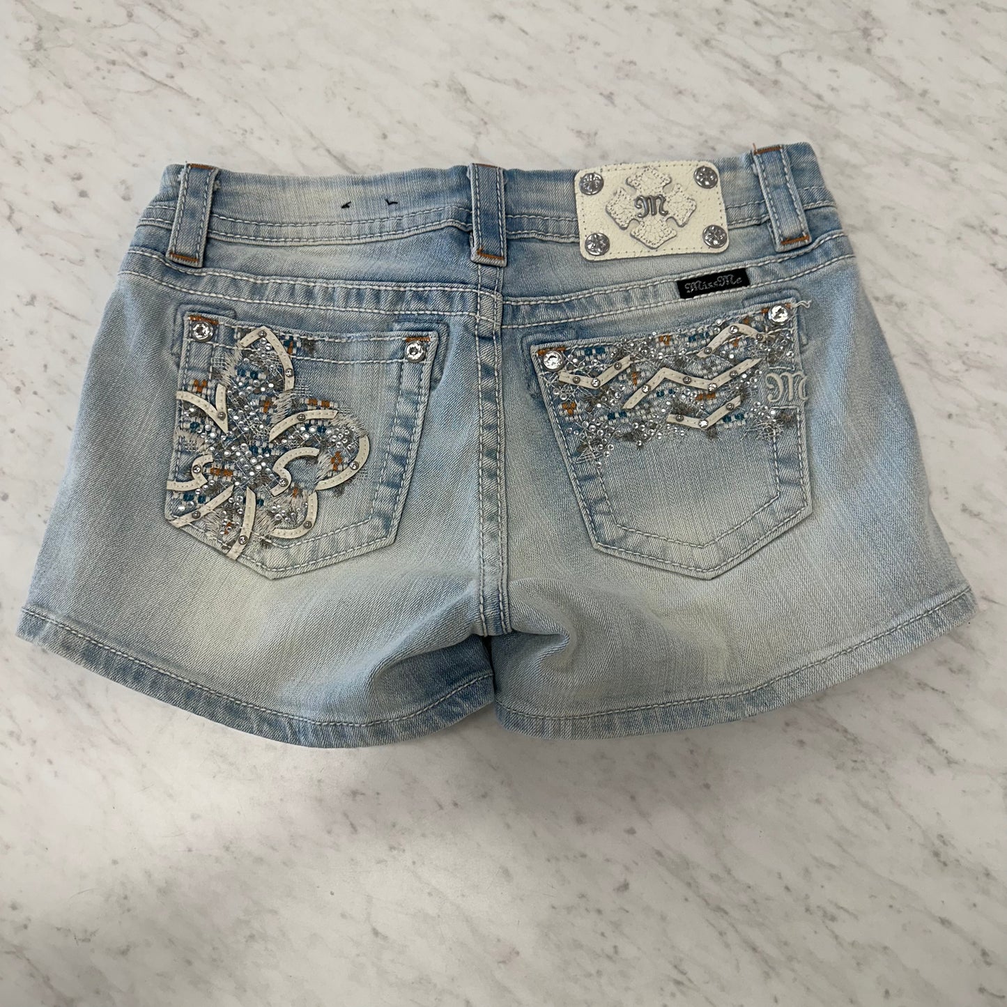 Miss Me 27 Mid-Rise Easy Shorts Light Wash Shorts