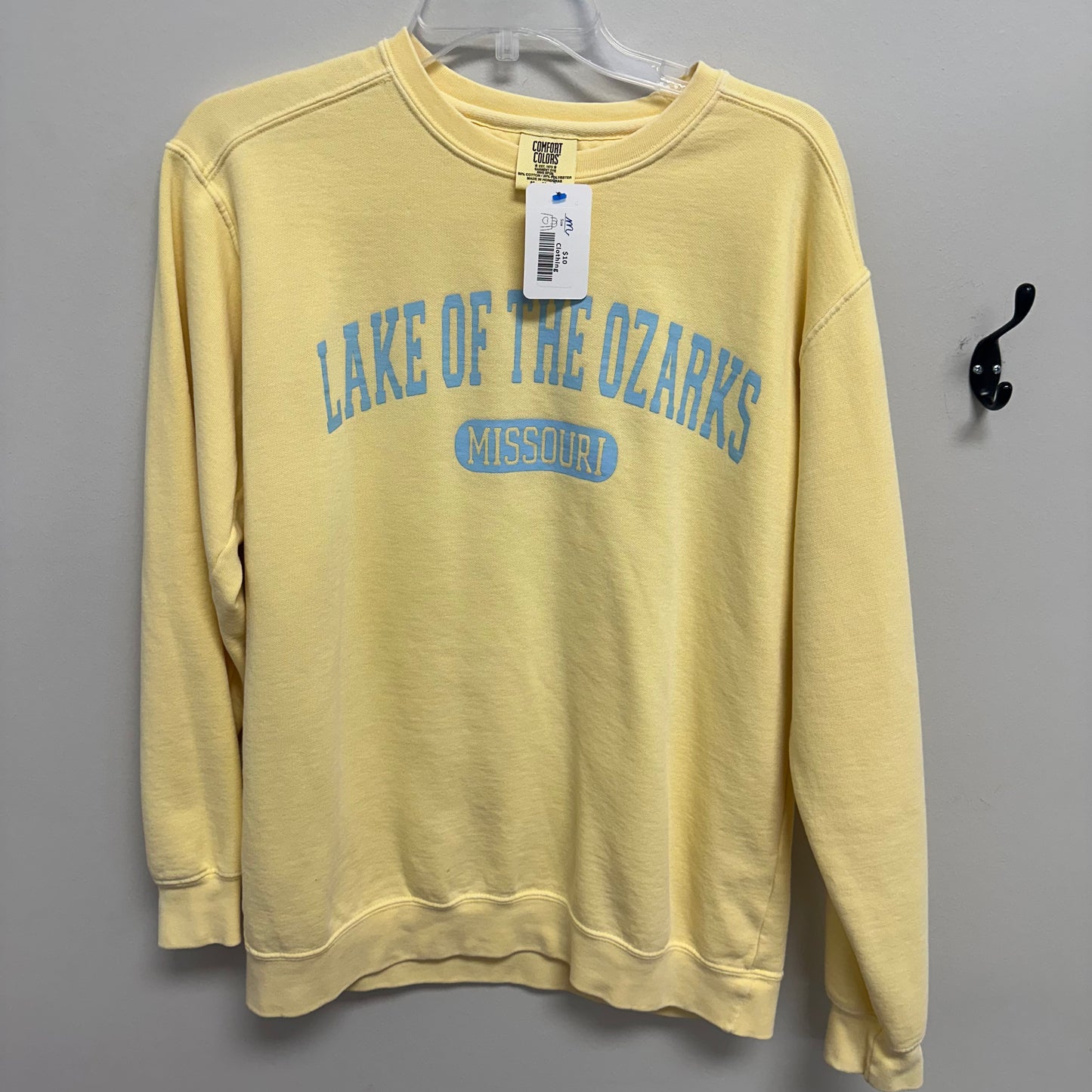 Medium Butter Yellow “Lake Of The Ozarks” Sweatshirf