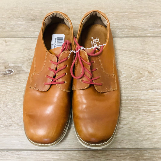 Kids Florsheim size 4 tan shoes