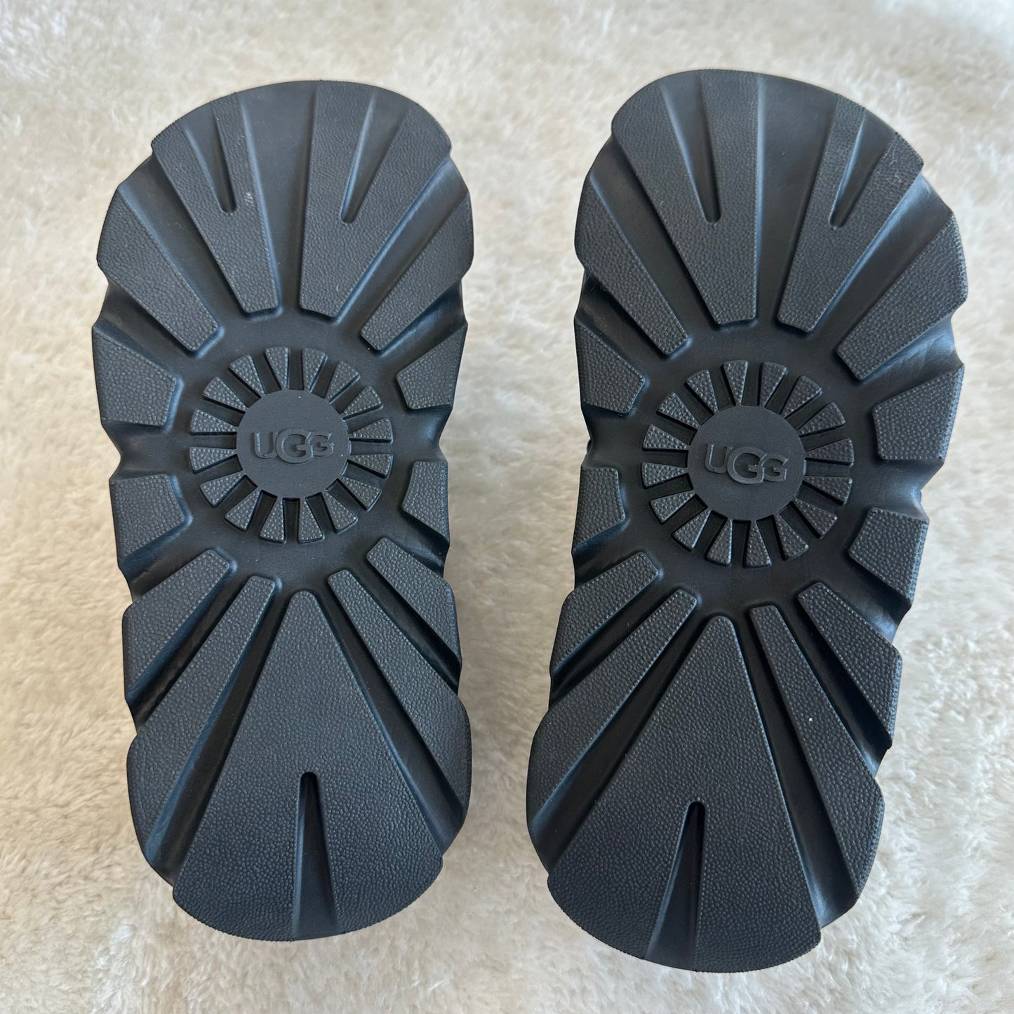 UGG 5 Black Sunskip Slide