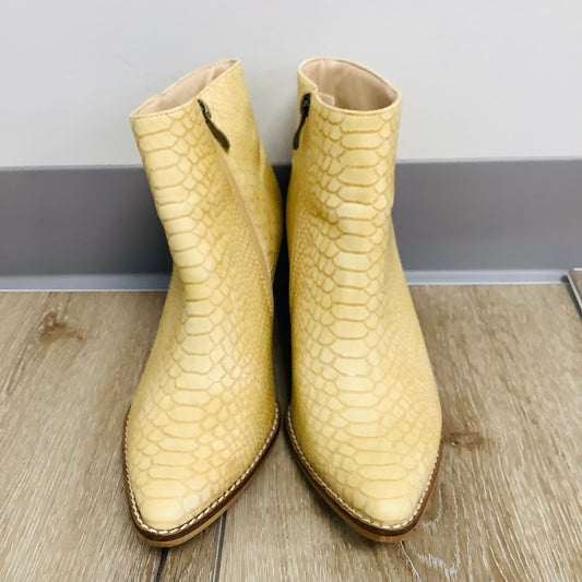 Arider Girl size 6.5 cowgirl booties