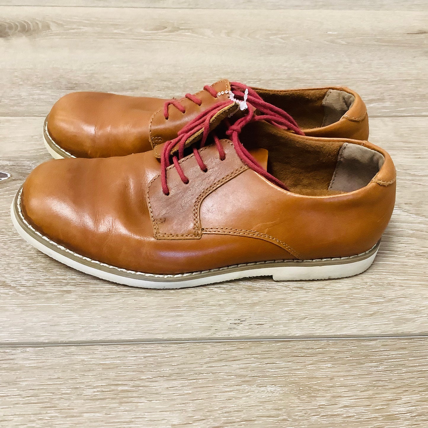 Kids Florsheim size 4 tan shoes