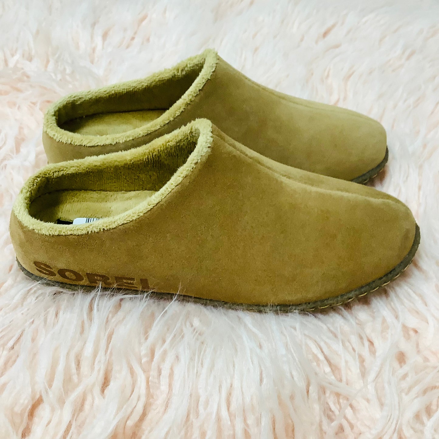 SOREL size 5/6 leather slip ons