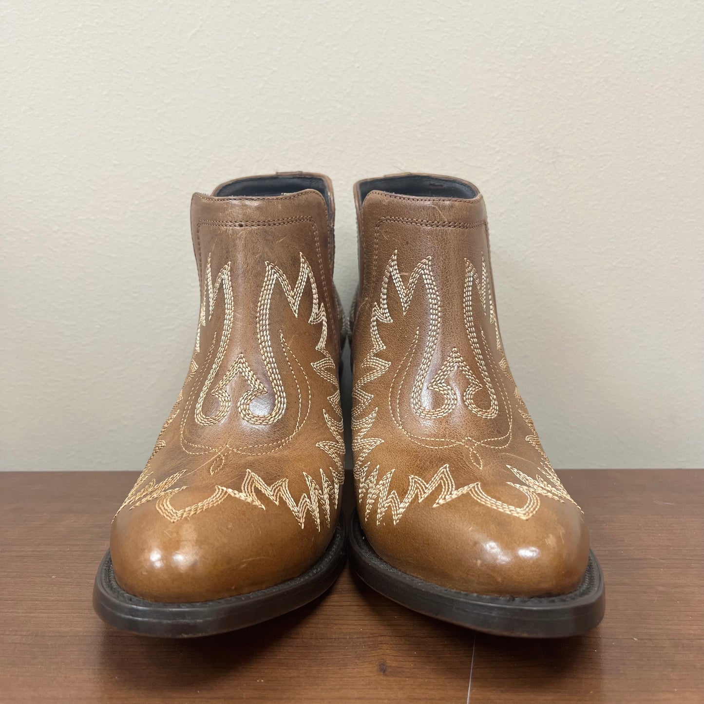 Size 6 Ariat Dixon R Toe Western Boots