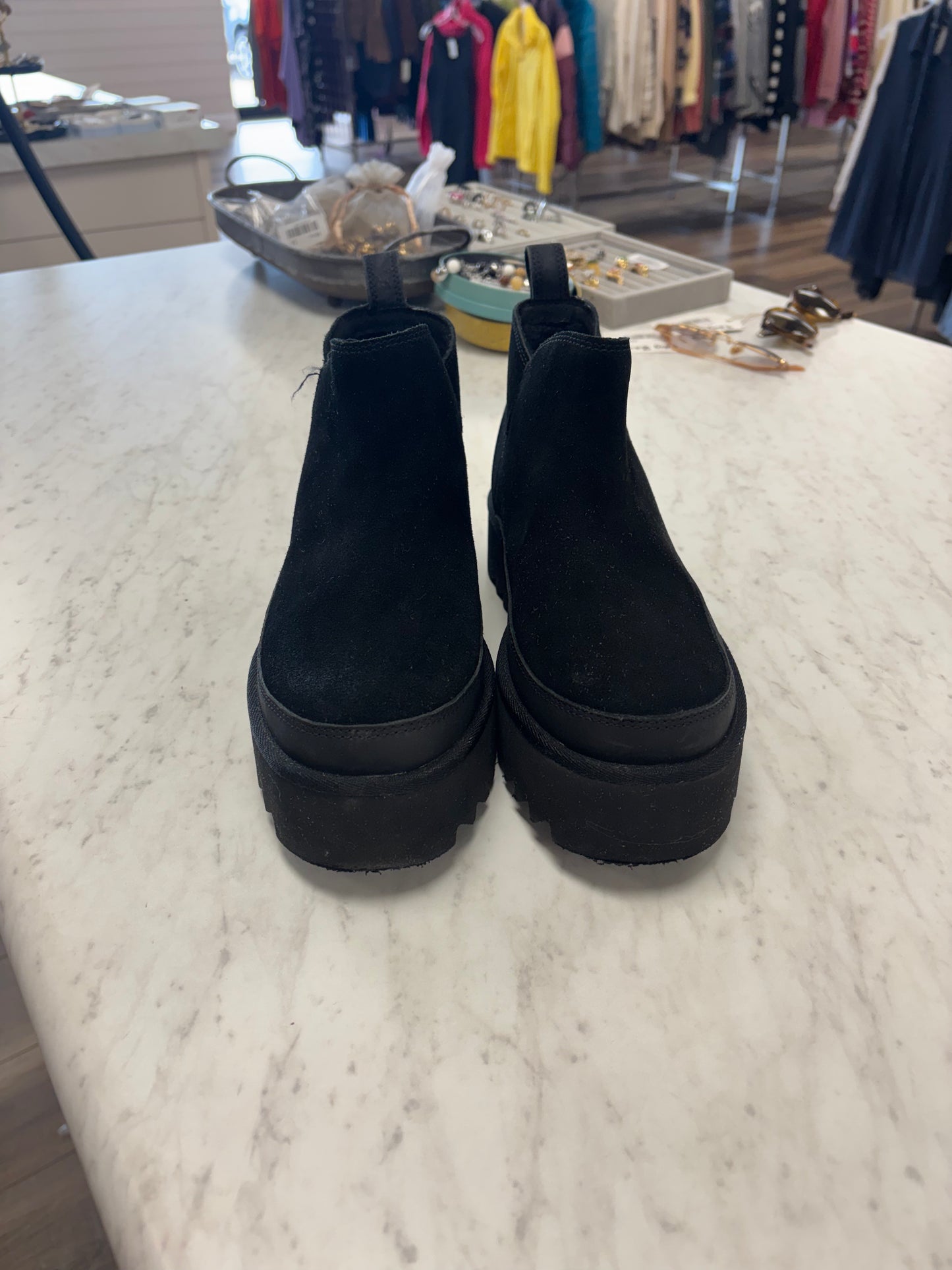 Ugg Alina size 7