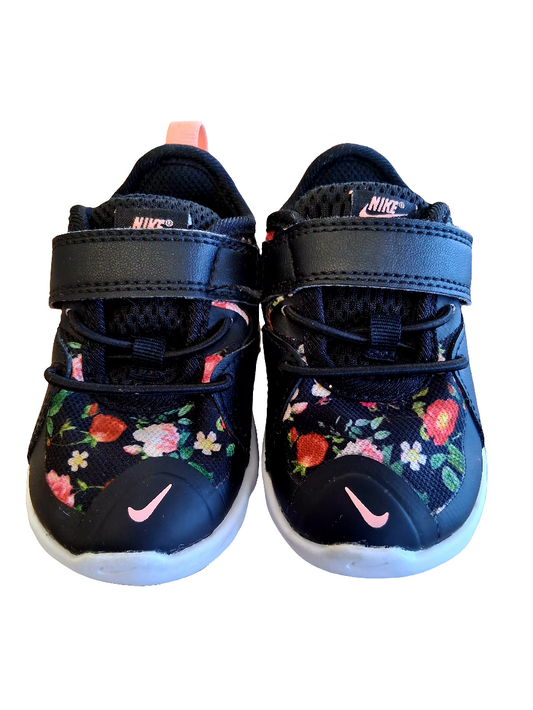 Nike Size 4 toddler girls floral sneaker