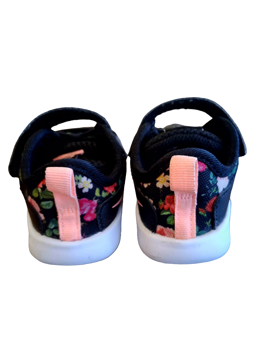 Nike Size 4 toddler girls floral sneaker